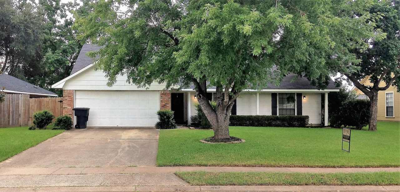 ** 3/2 IN NEW GREENACRES PLACE **