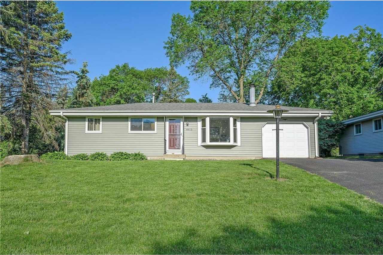 Classic, charming character *3Bd*2Bath*1 Den 1584 SqFt in New Hope Avail May 1!