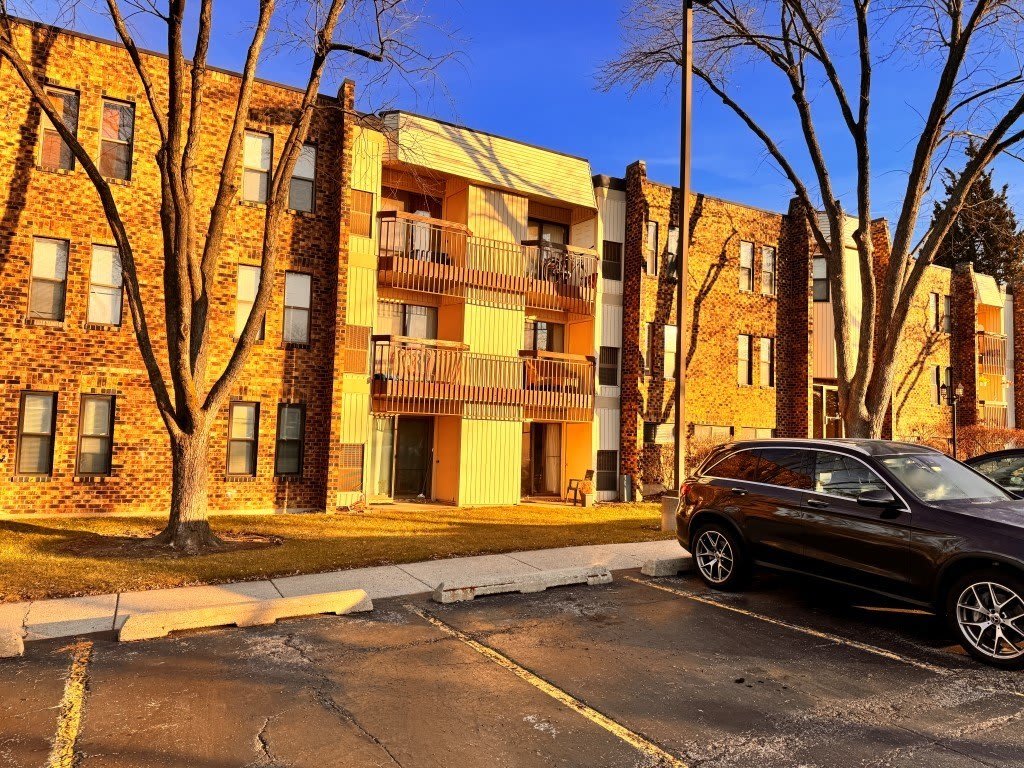 2212 Country Club Drive unit: 6