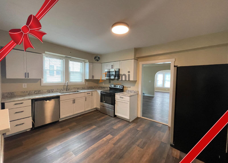 1204 Manhattan Street Lower