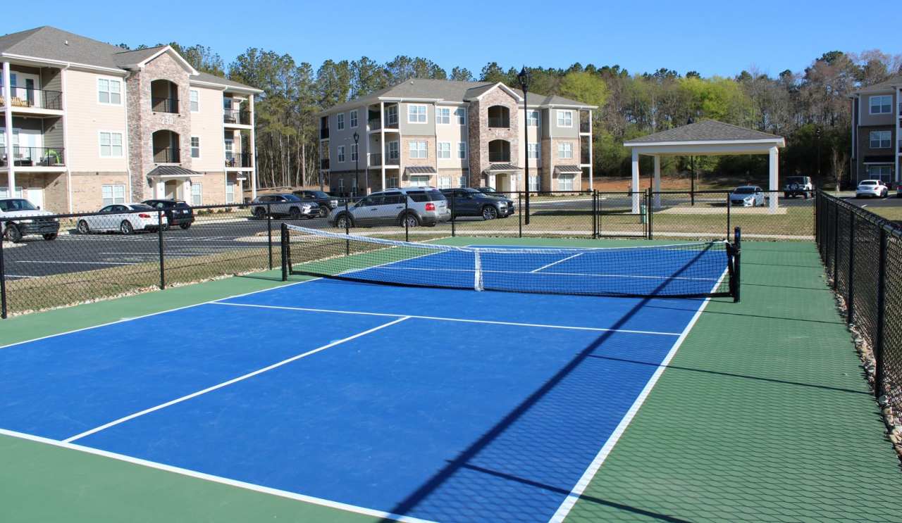 The Groves at 421 *Move In Special*