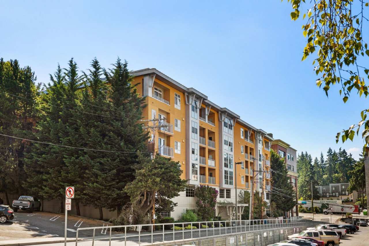 Beautiful 2 Bed 1.75 Bath Condo in Downtown Bellevue