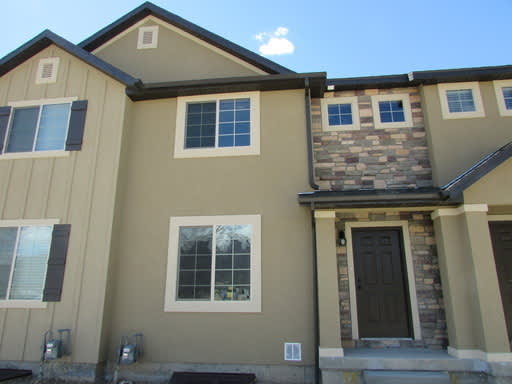 Beautiful New 3 bed 2 1/2 bath Townhome