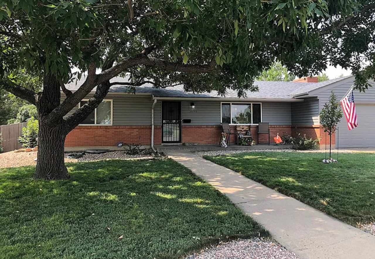 Huge room in a large shared home, private bathroom, great neighborhood, friendly roommates!