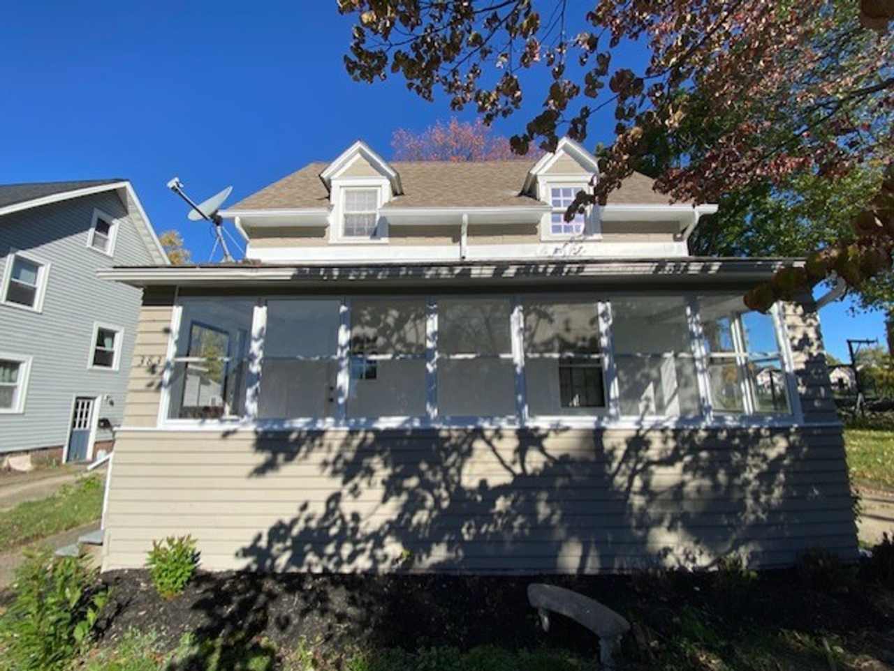 Bright 3BR / 2 Bath Bungalow Near Parks  Transit