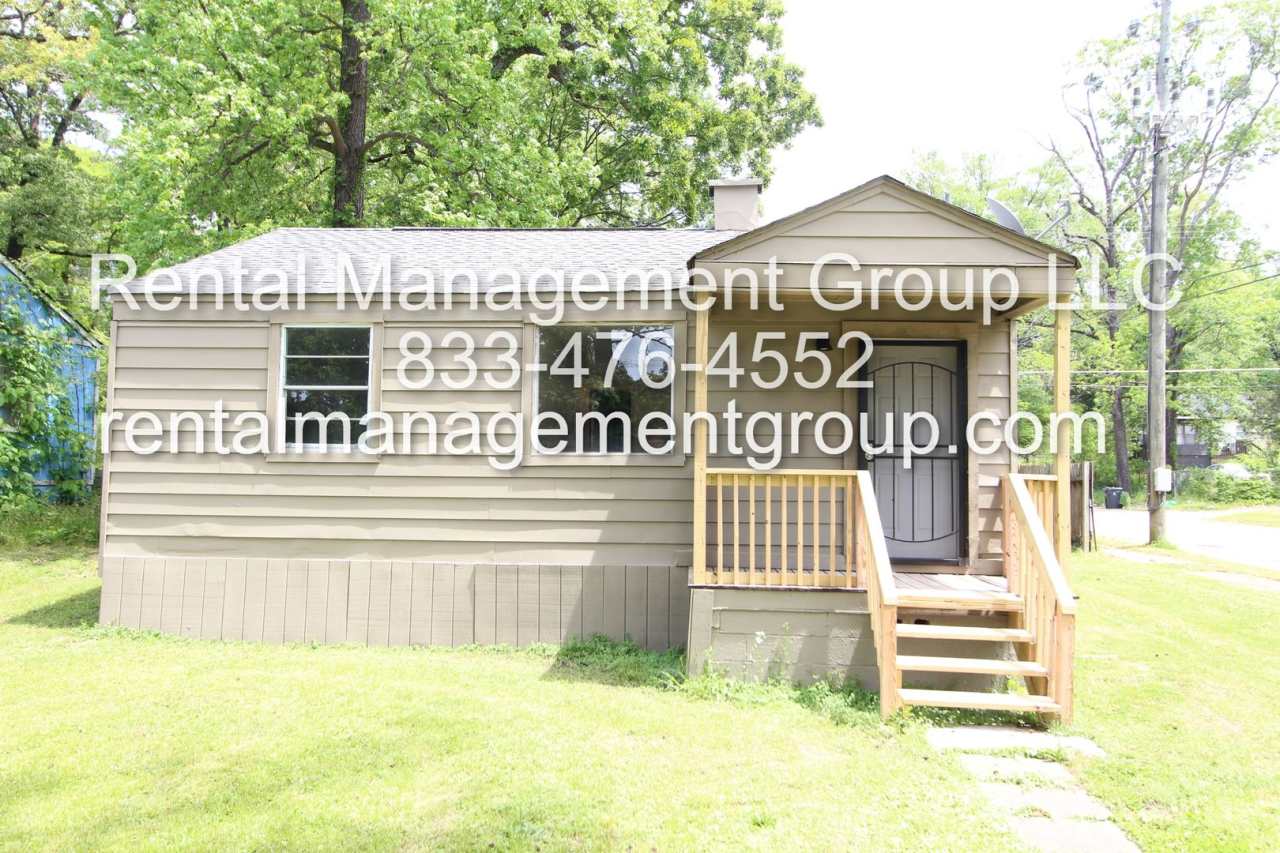 Corner lot with Great Curb Appeal!!