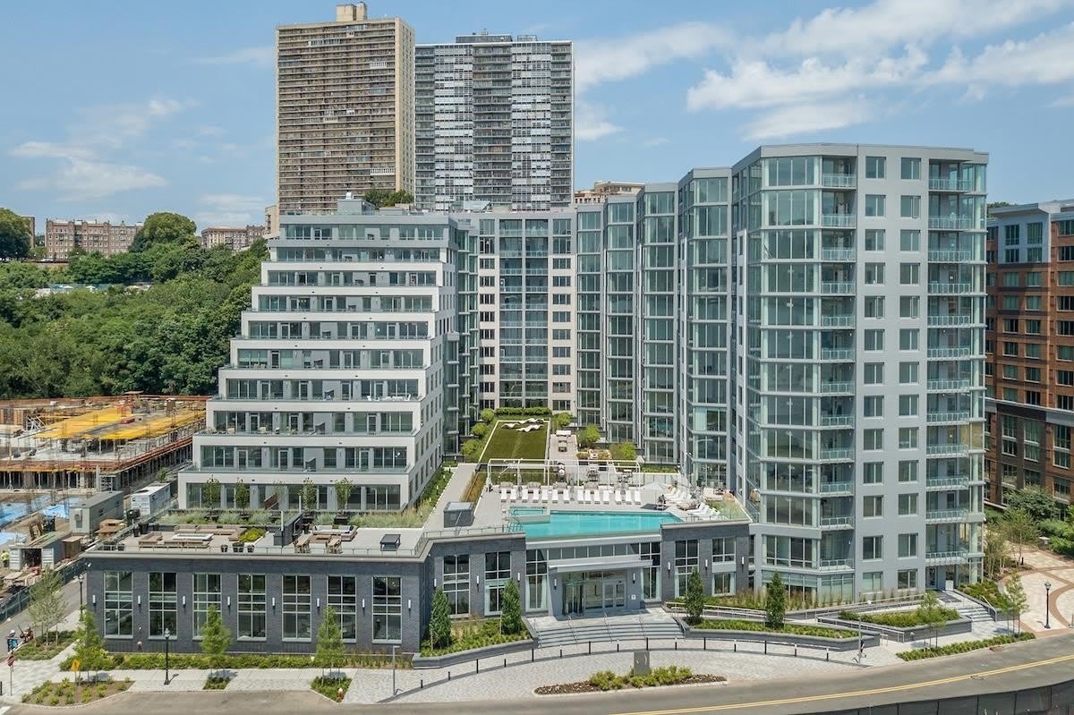 9 AVENUE AT PORT IMPERIAL