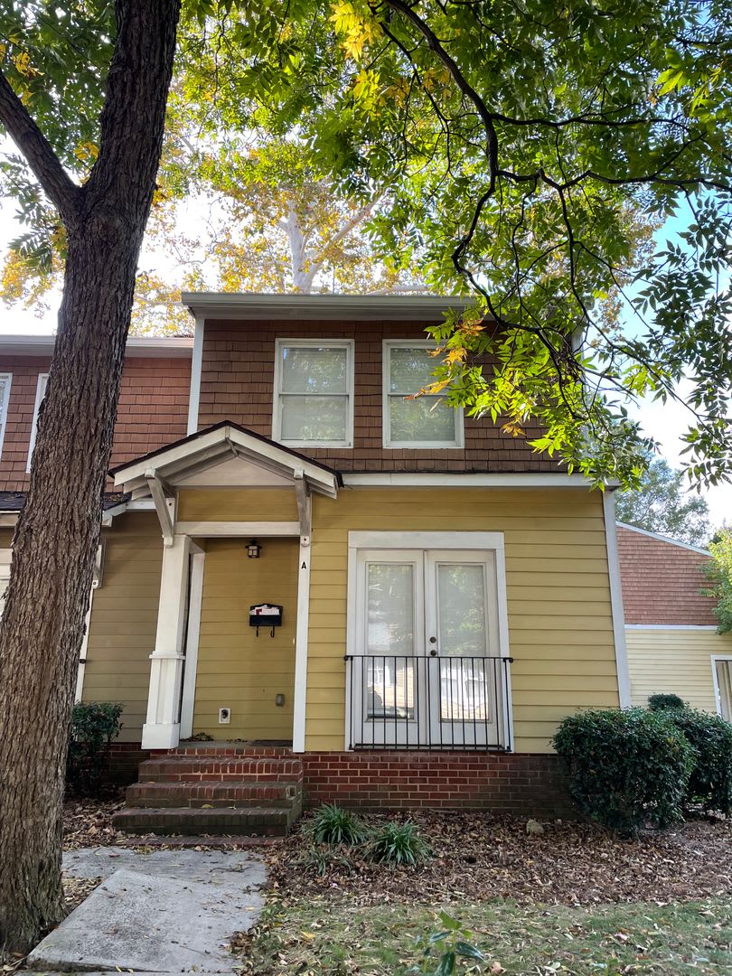 End Unit Townhome in Elizabeth/Plaza Midwood Area!