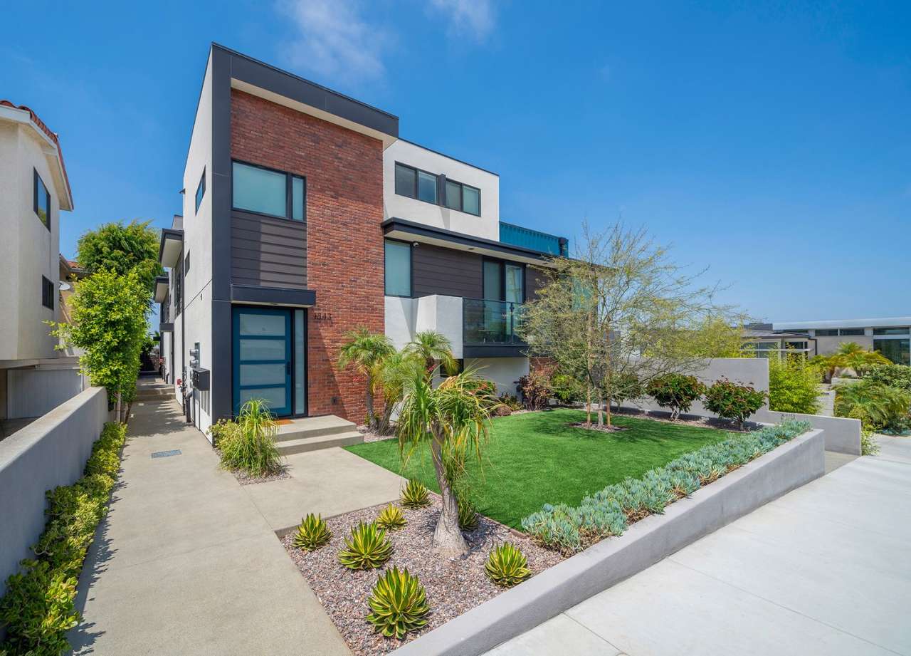 Modern Manhattan Beach Townhome!