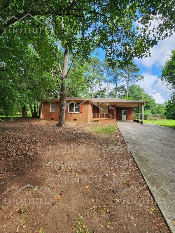 643 Woodmont Cir