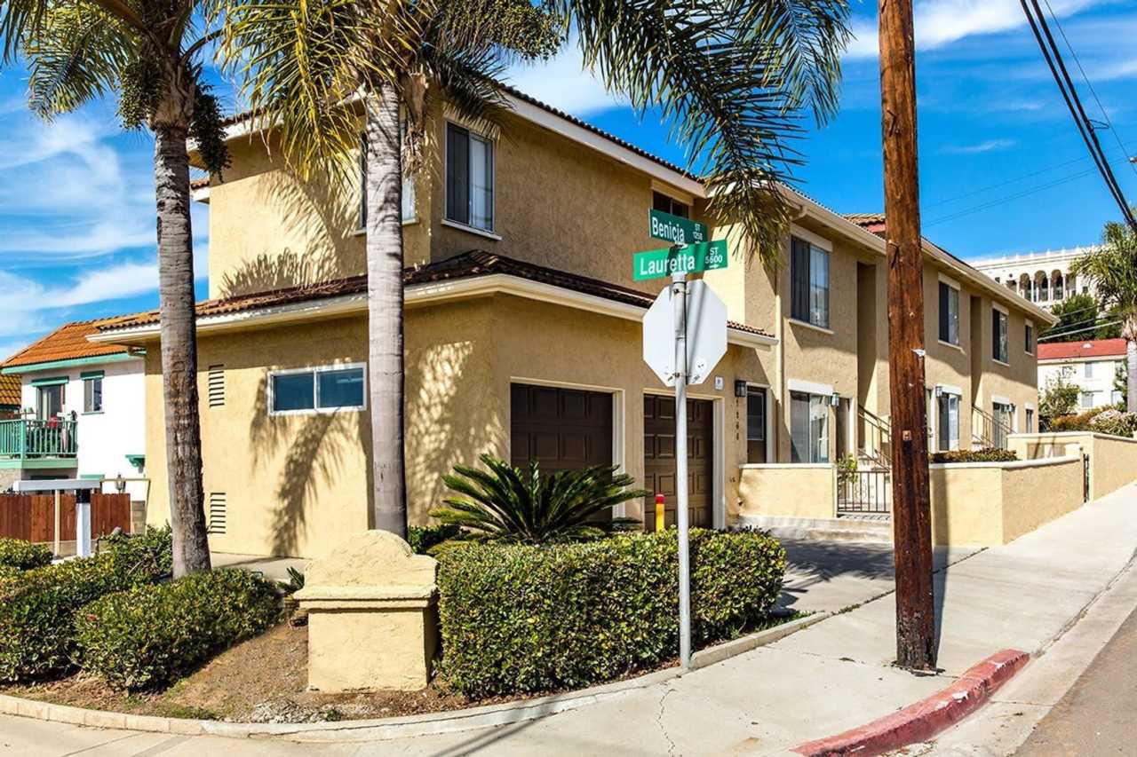 ***1 Month Free*** Two Bedroom next to USD! Dual master bedrooms!