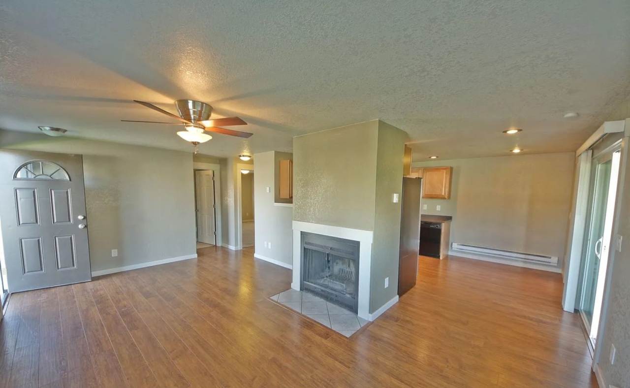 3432 S Constitution Way