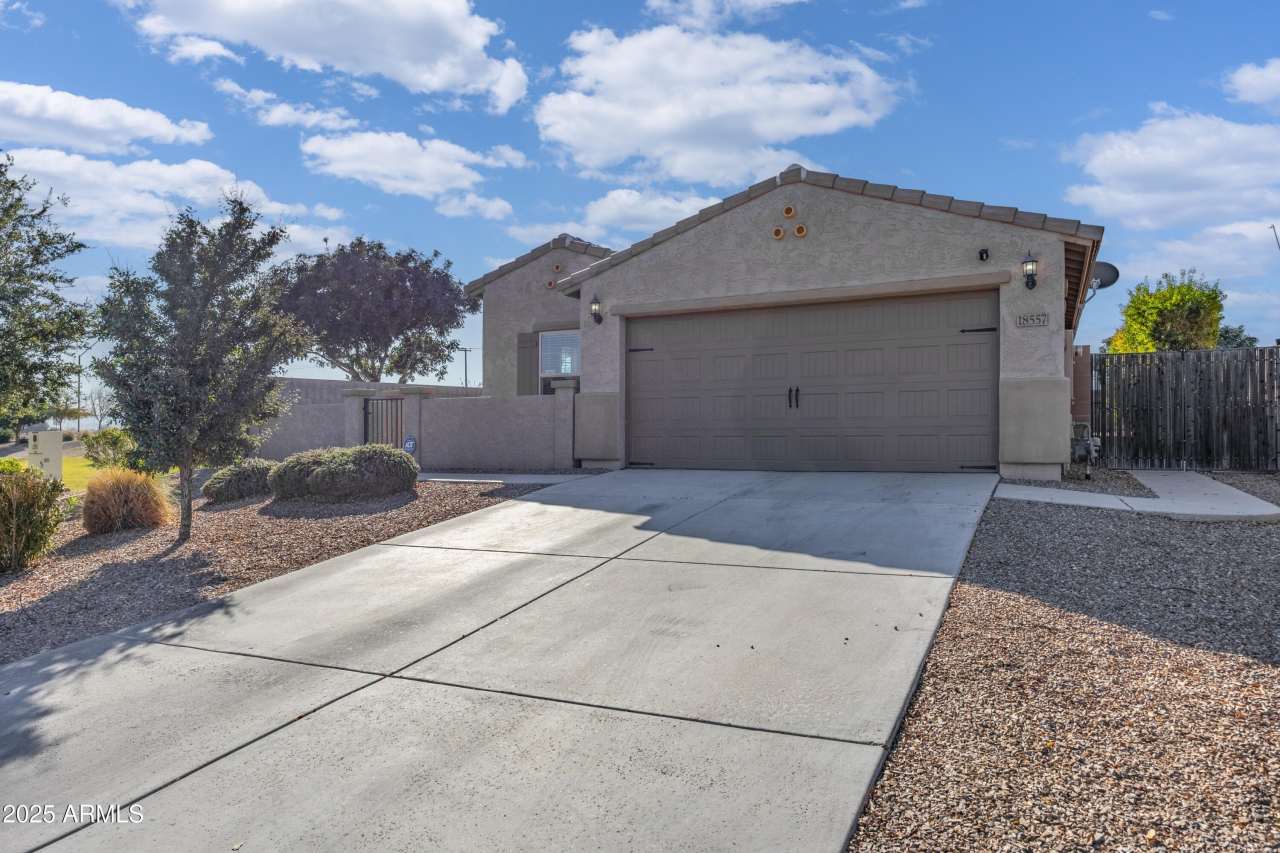 18557 W PUEBLO Avenue