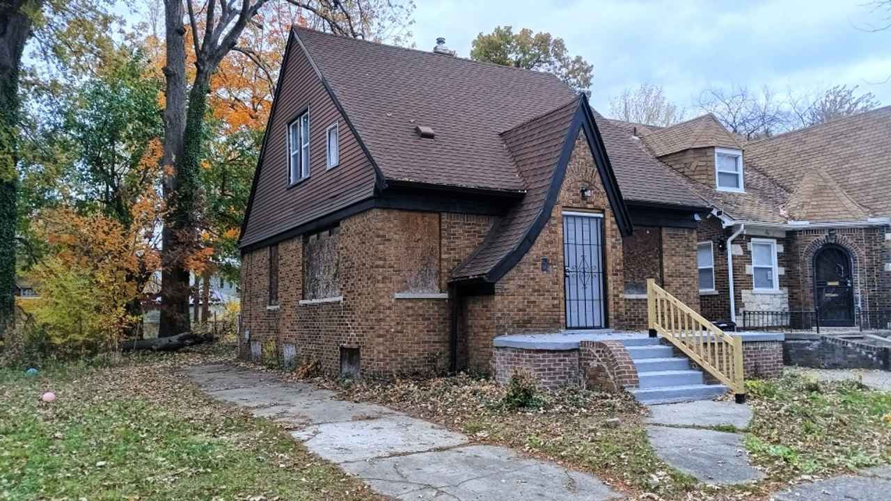 Charming 3 bedroom/1.5 bath Brick Home - Now Available!