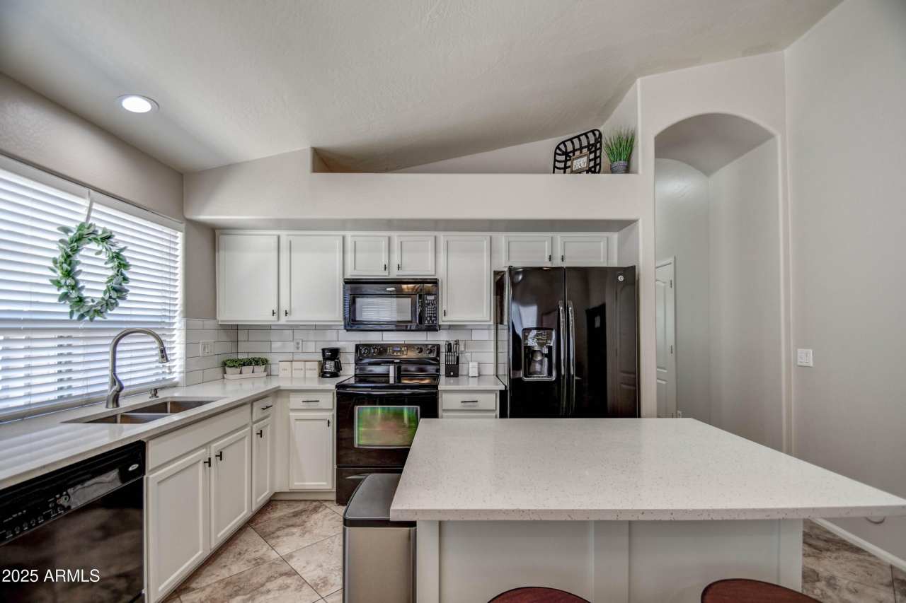 4304 E LONGHORN Street