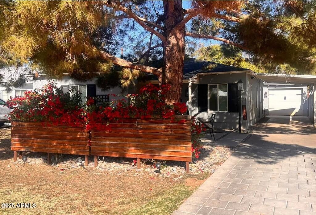 1104 W HEATHERBRAE Drive