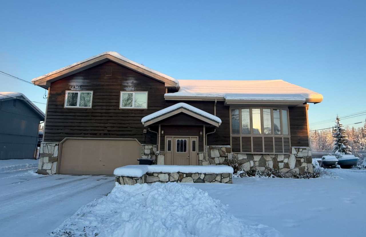 4-bedroom home in Fairbanks / Dog friendly / Natural Gas