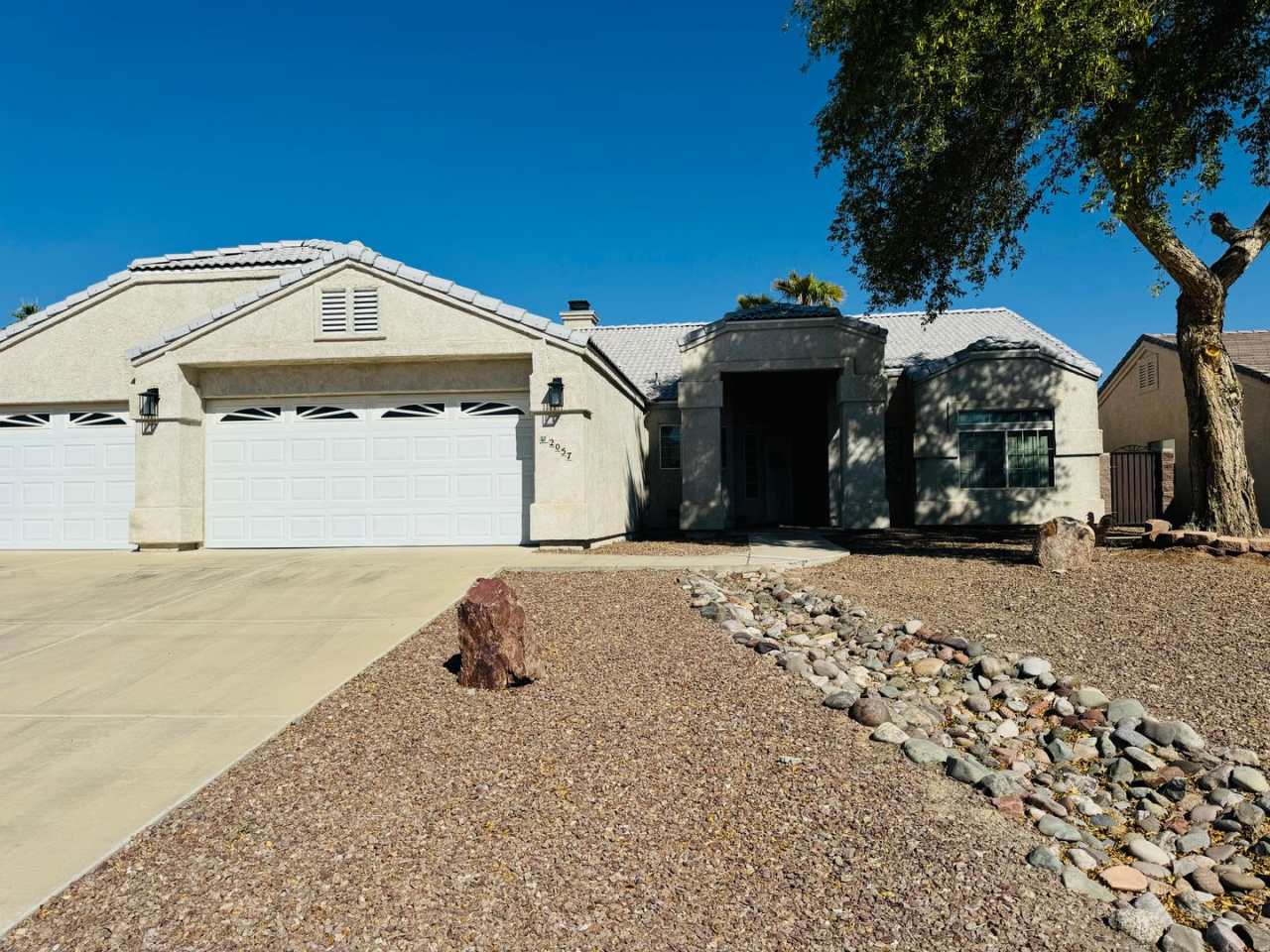 Spacious 3-Bedroom Home with Mountain Views, 3-Car Garage, and Furnished in Desert Lake Estates