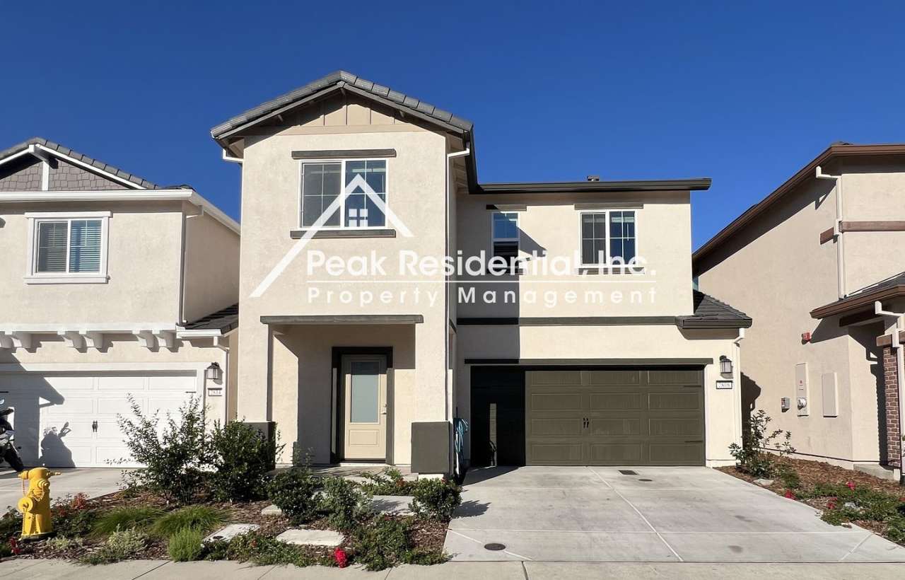 Updated Lincoln 4bd/2.5ba House With 2 Car Garage!