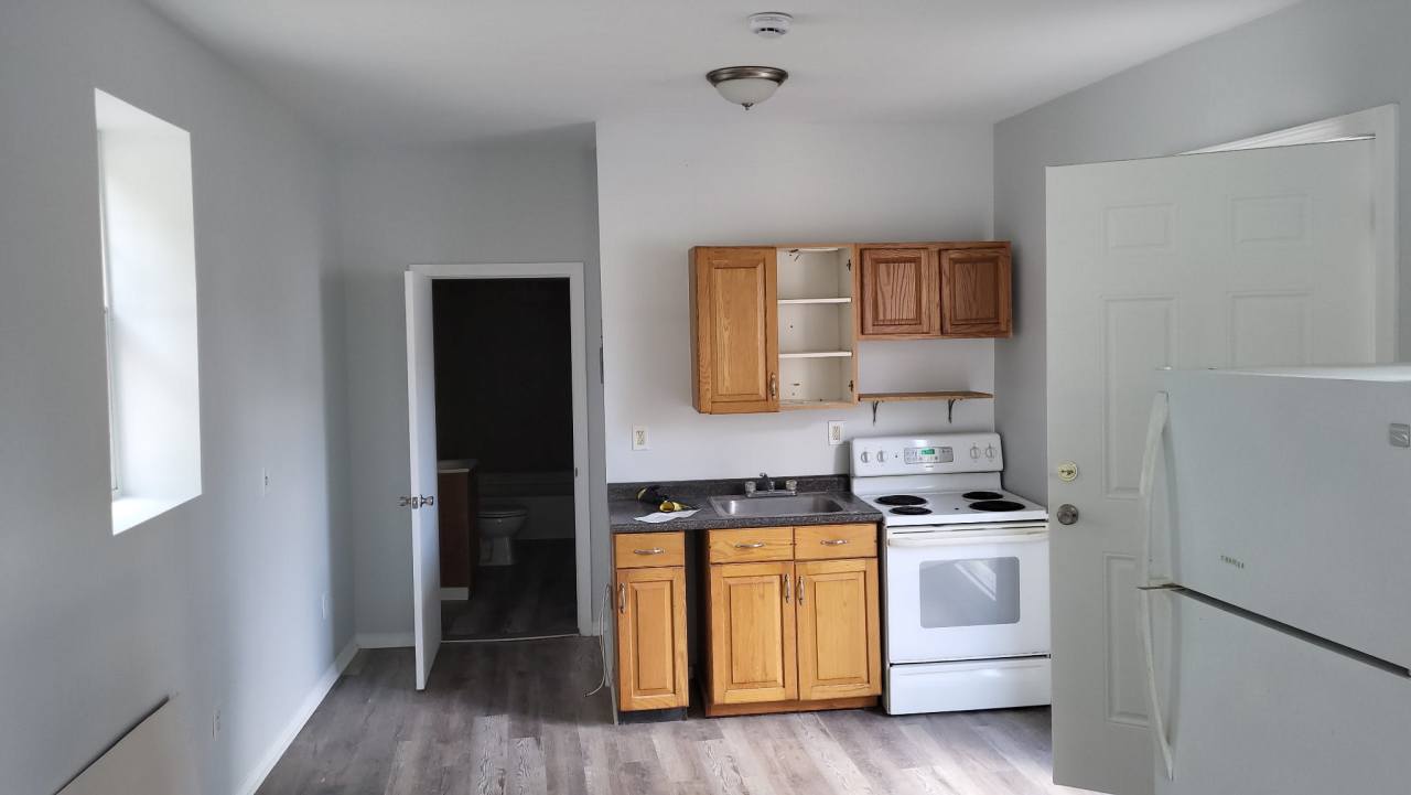 954 North Main Street - Studio