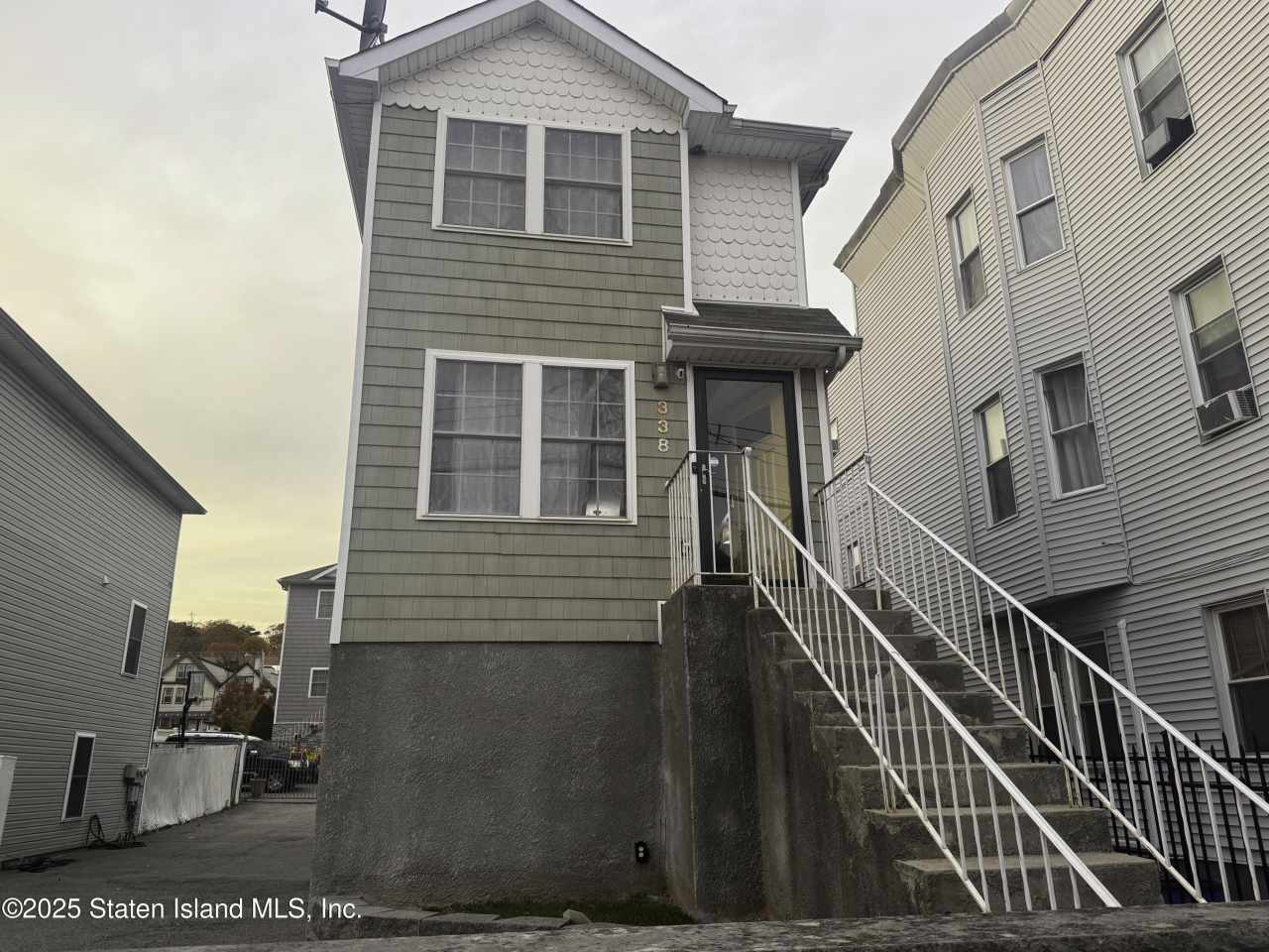 338 Van Duzer Street