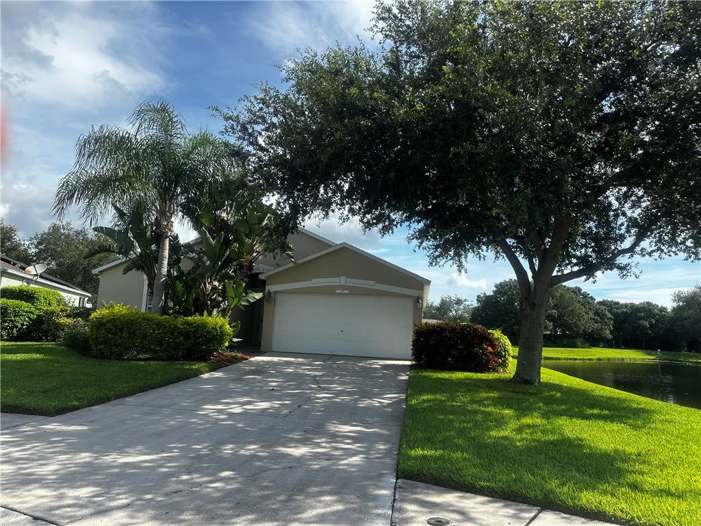 899 Greenleaf Circle