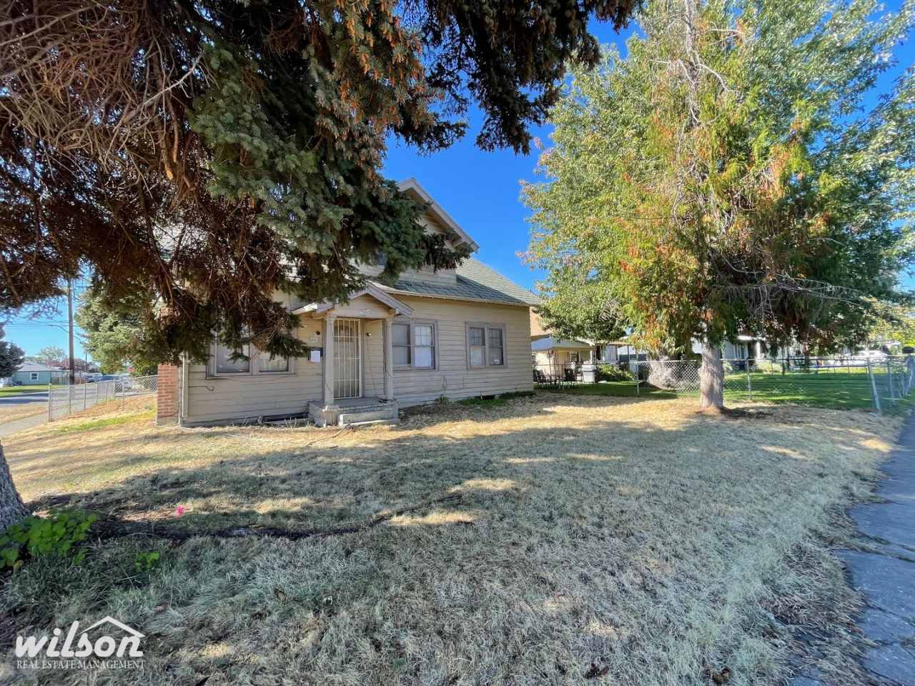 Spacious 4-Bedroom Oasis in the Heart of Yakima – Perfect for Family Living!