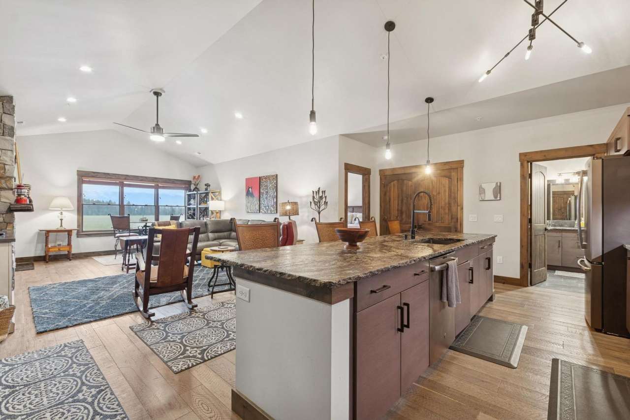 Delightful Monterra 2 Bed 2 Bath Condo with Views of Glacier Park