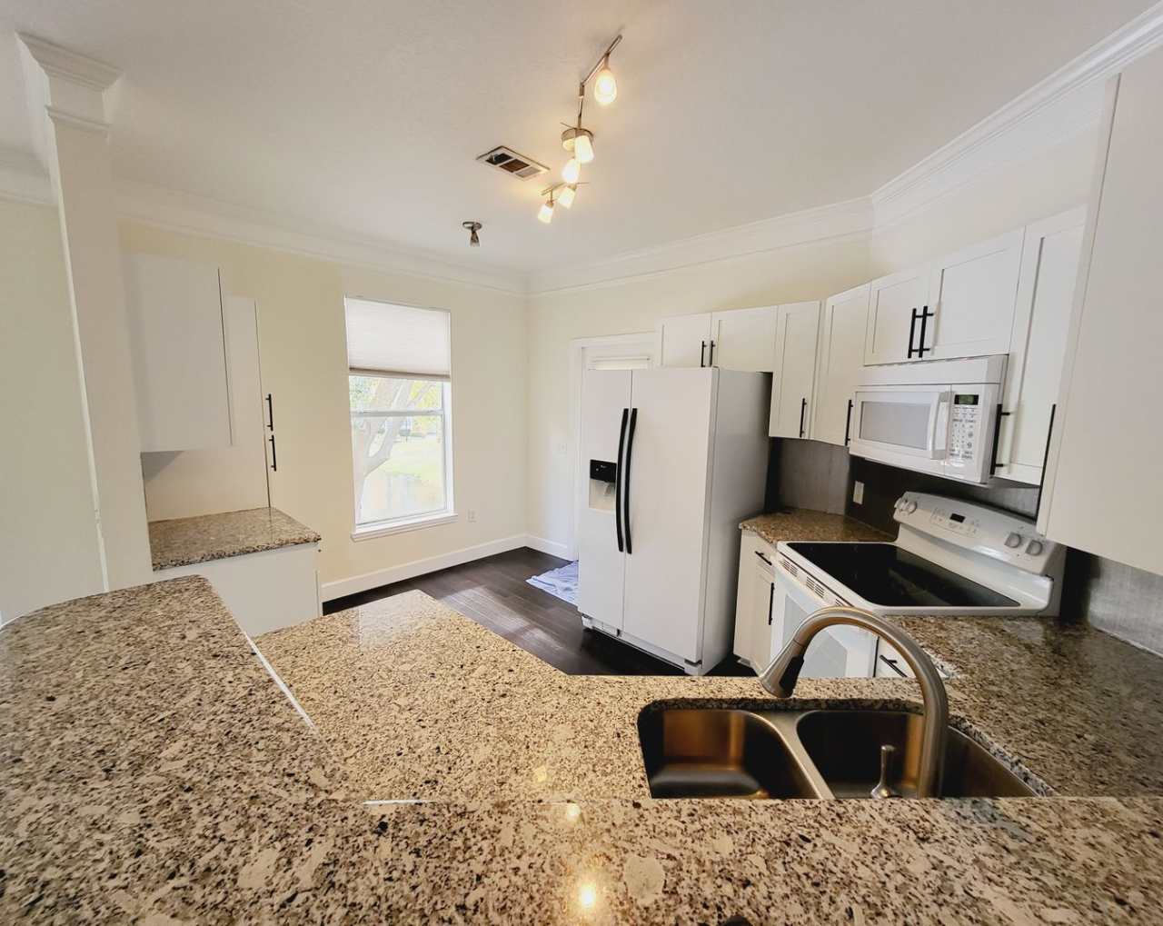 Stunning 2/2 Condo For Rent in Mirabella - Superb Location!