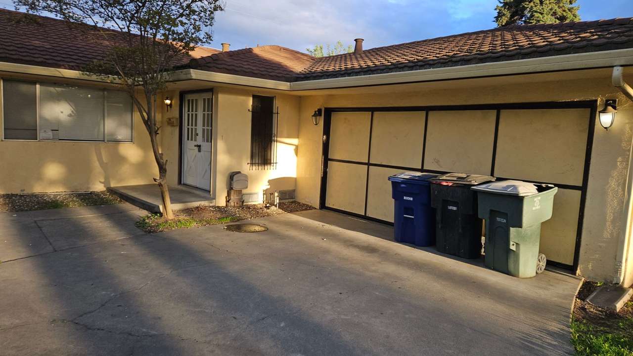 Three Bedroom two bathrooms house for rent