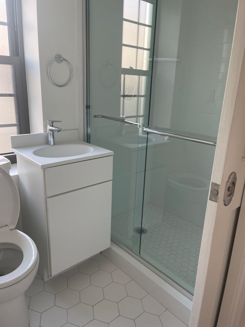 Harvard Sq 2 bed Split Brand New Renovation, 1 month Free rent Vacant and ready