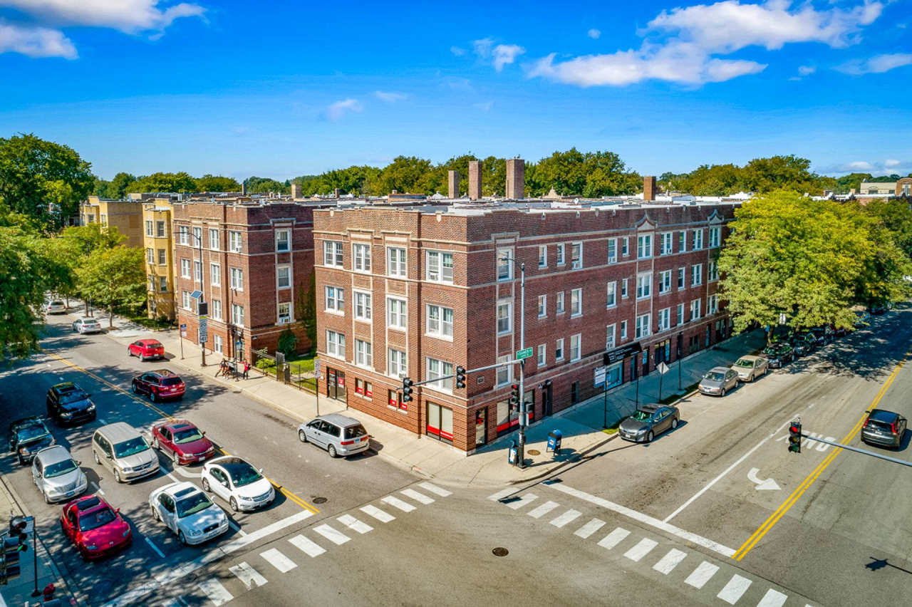 5208-14 N. Damen / 2000-10 W. Foster