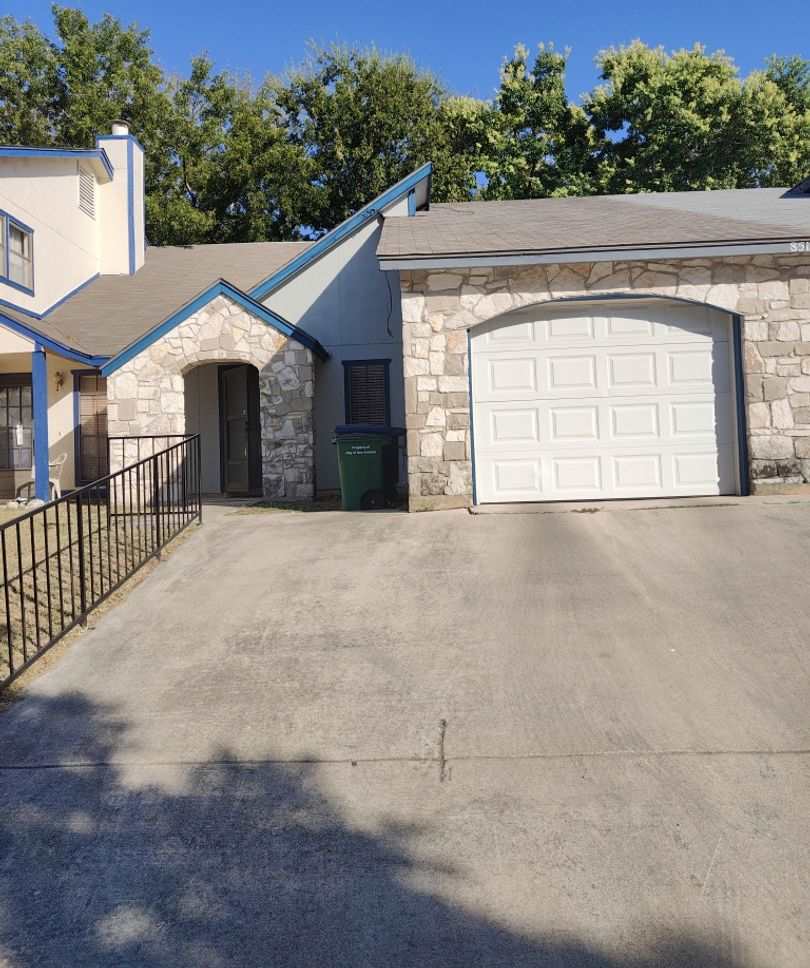 CONVENIENT TO MEDICAL CENTER AND USAA