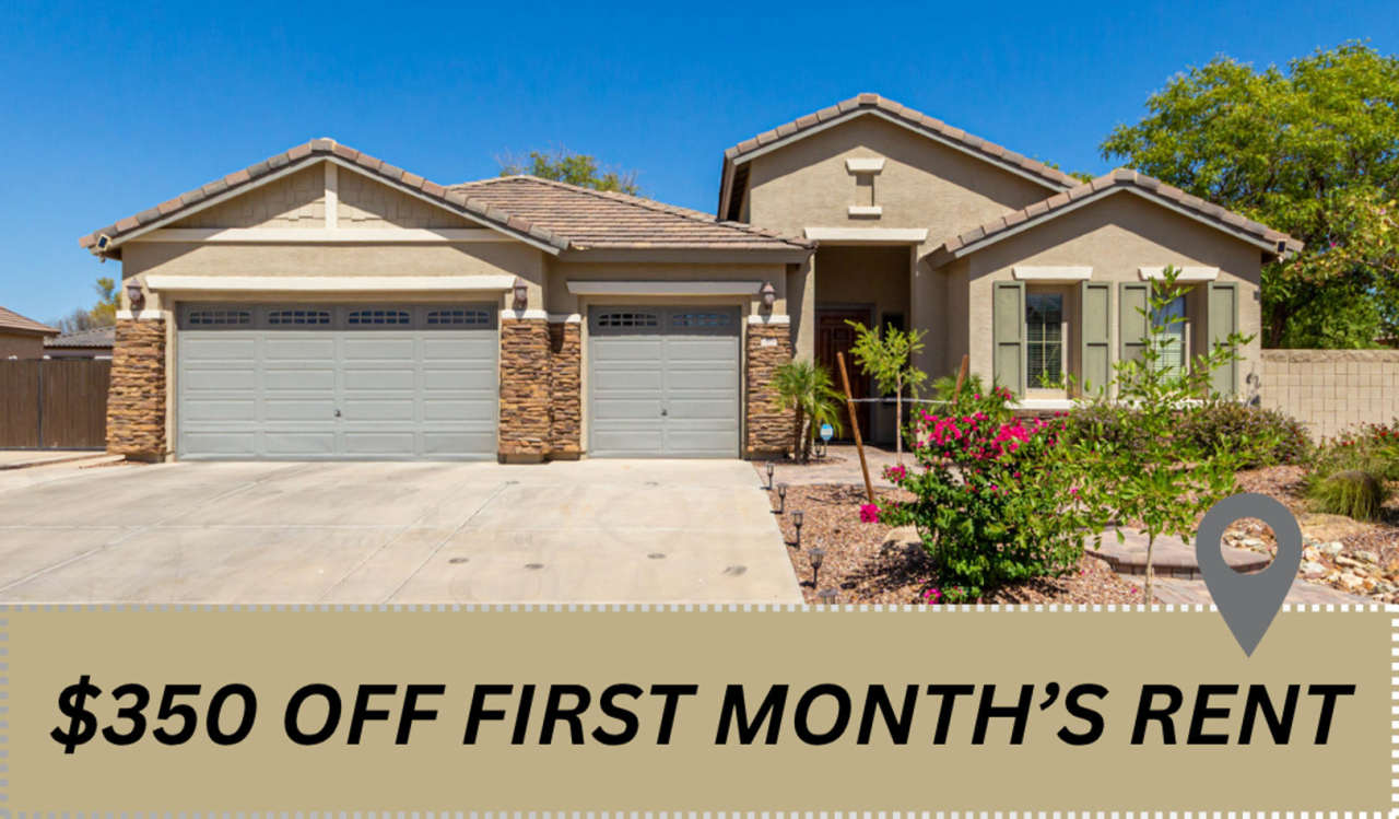 Beautiful 4 bedroom home in Glendale!! 3 car garage and RV Gate!