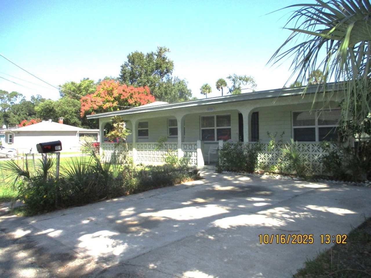 Charming 3 bedroom 2 bathroom Holly Hill