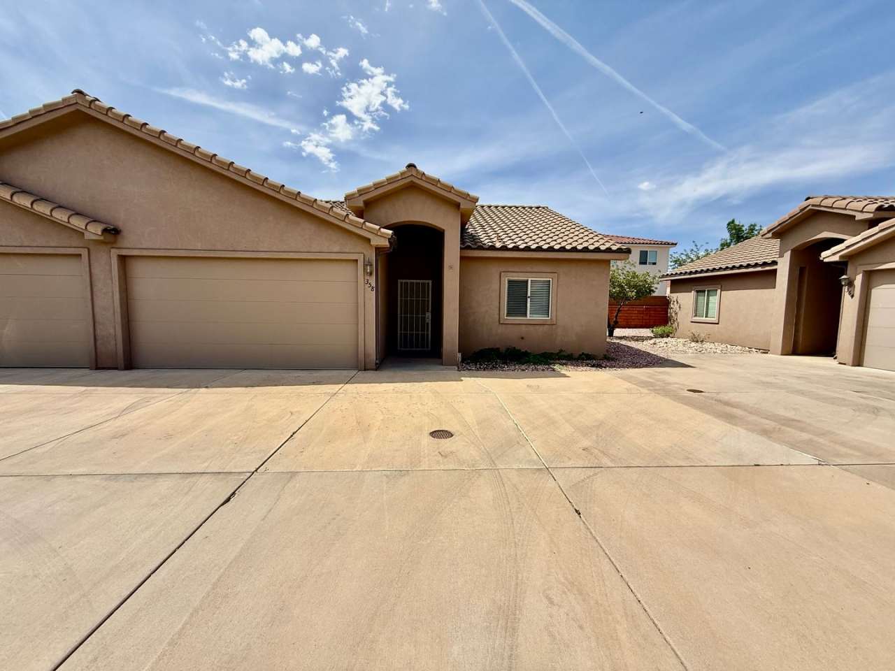 Spacious  Sunny Home in Quiet Hurricane Neighborhood