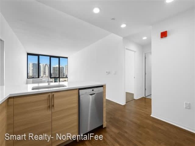 2030 Hudson Street Unit E12