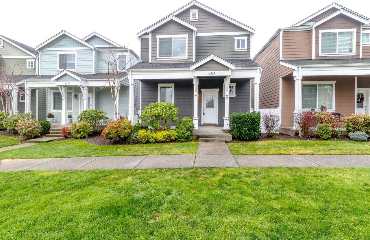 Beautiful Lacey Home with new paint and carpet in Popular Edgewater Community