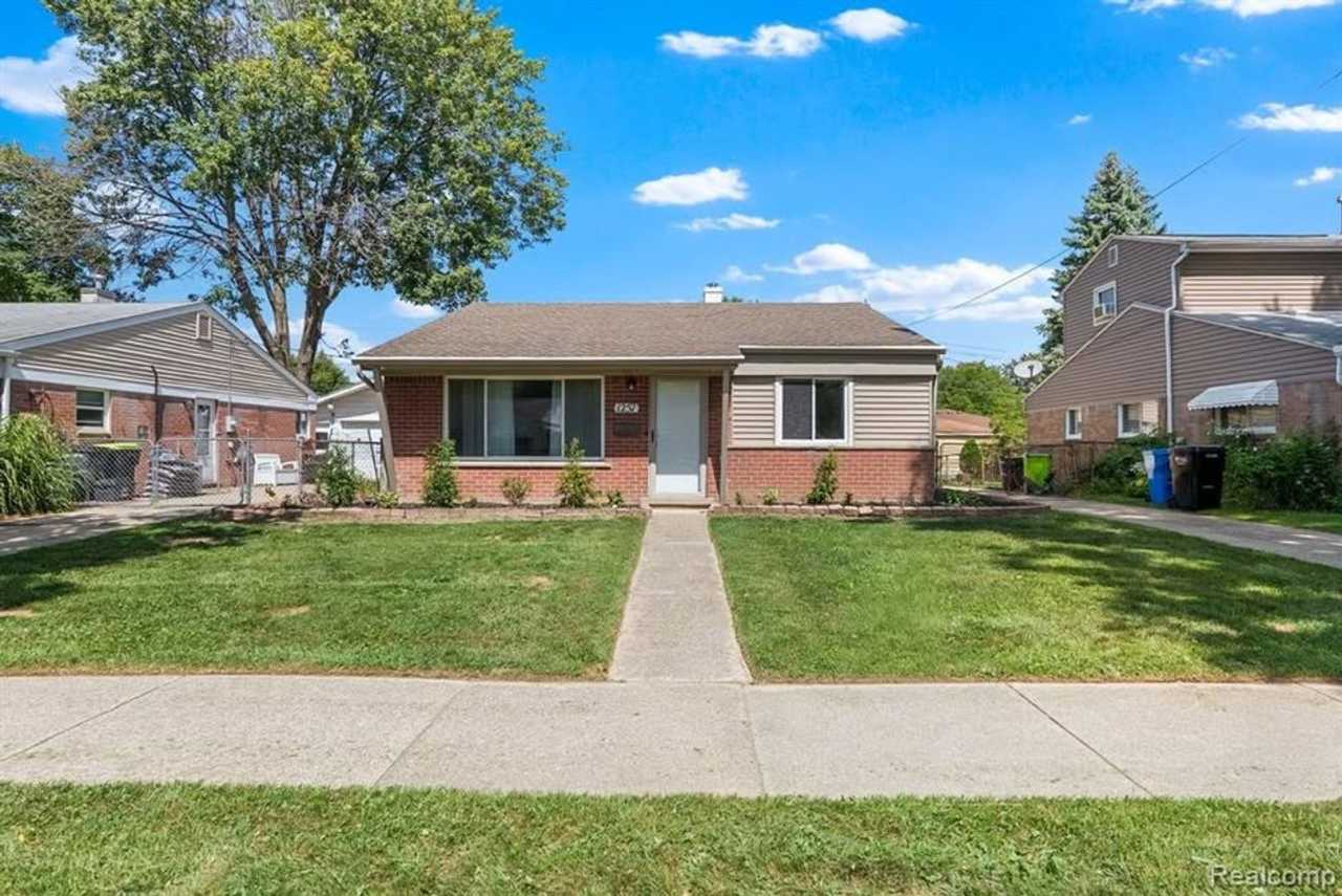 Gorgeous Madison Heights Gem!