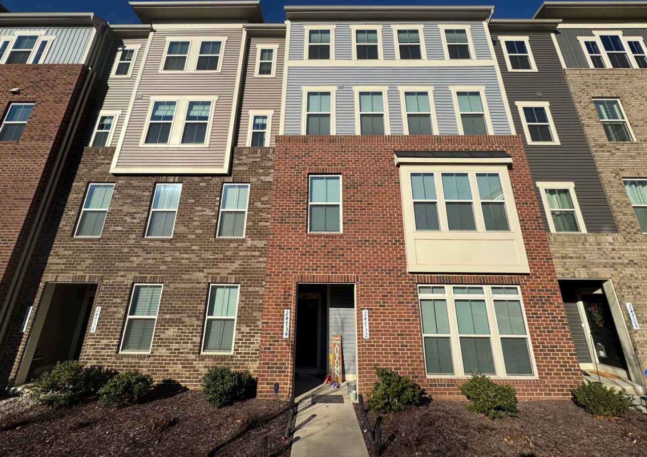 Modern 3 Bed 2.5 Bath Townhome In Beautiful Arcola Town Center