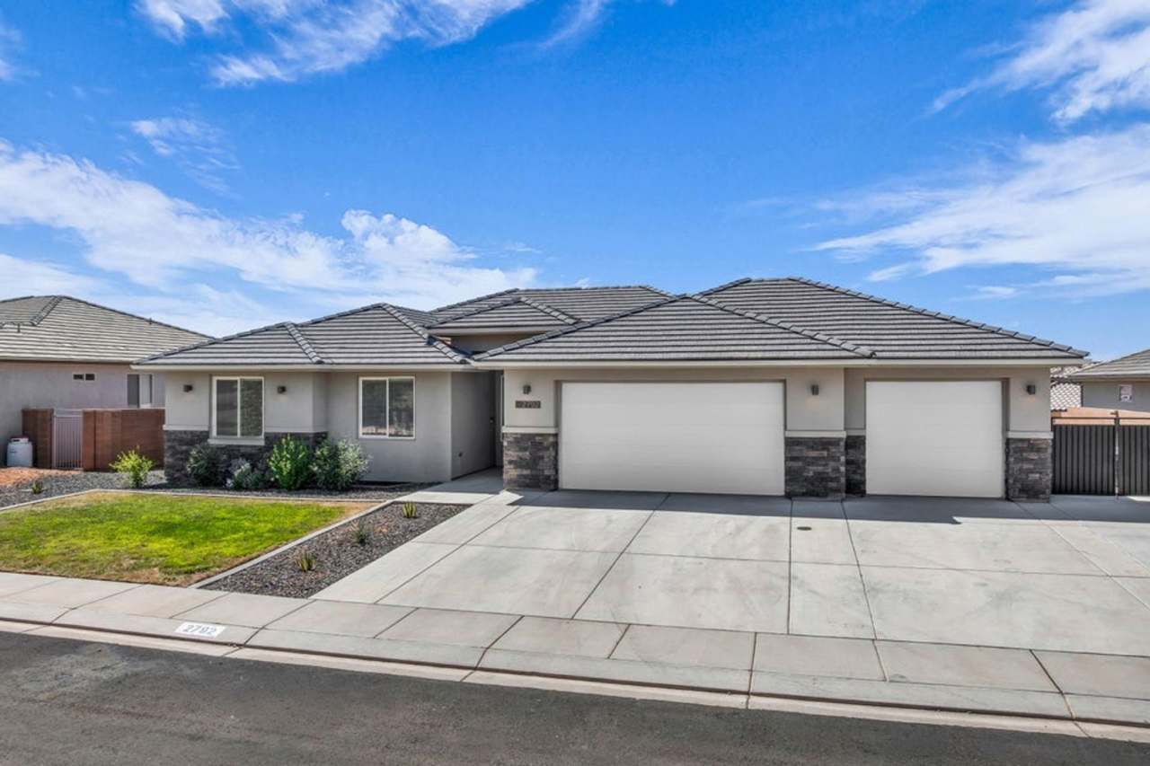 6 Bedroom Home by Sand Hallow State Park!!