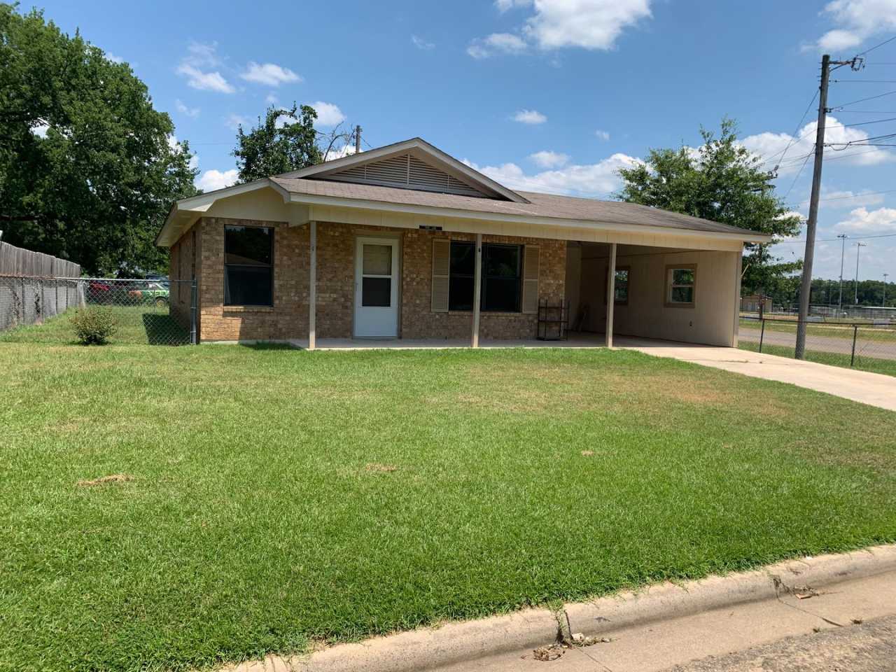 3/1 Fenced yard Pet Friendly Gladewater ISD