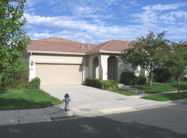 Beautiful Natomas area home on corner lot