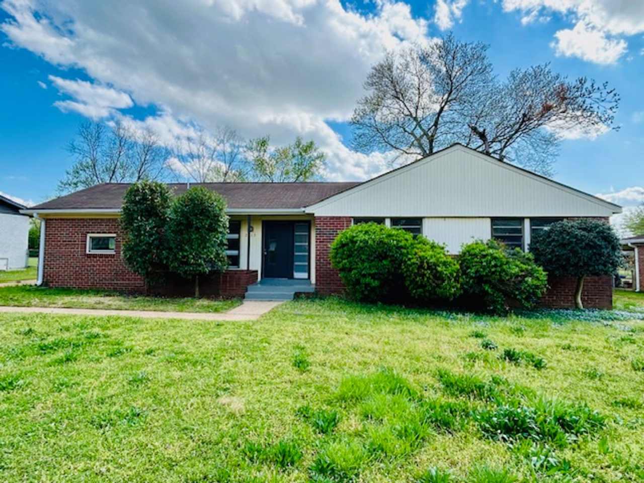THREE BEDROOM/1 BATH BRICK RANCH - HUNTSVILLE
