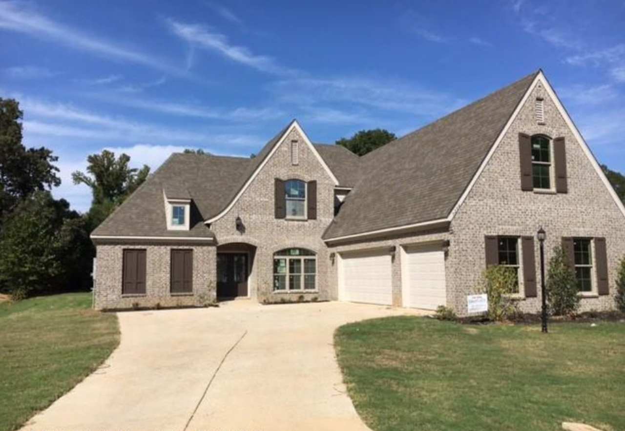 4 BR/3 BA in exclusive Montrose Subdivision in Olive Branch!