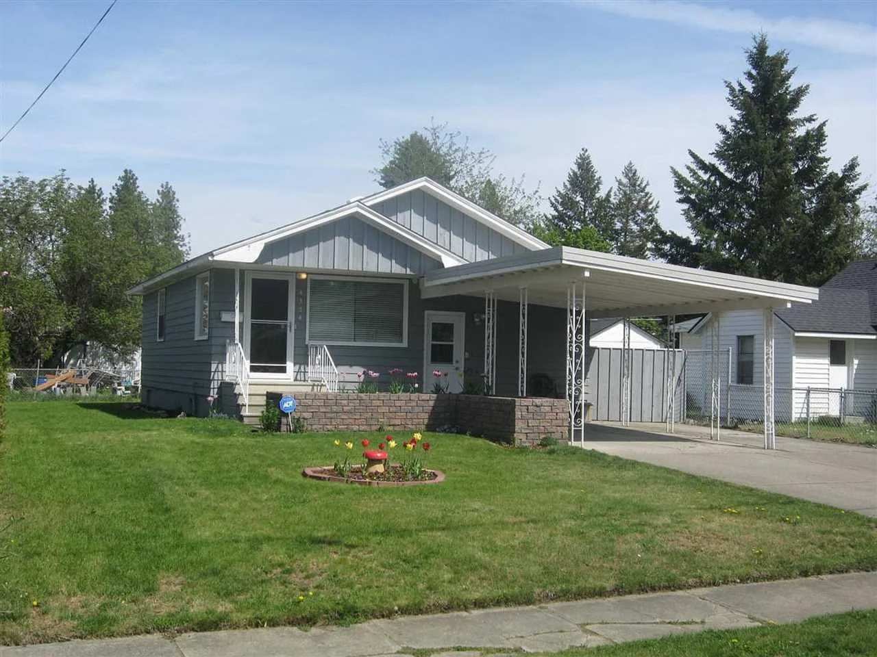 Available now 2 bed 1 bath Audobon / Shadle area