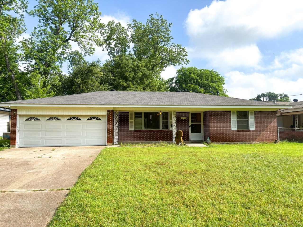 SOUTH BOSSIER HOME-CLOSE TO BAFB-FRESH PAINT