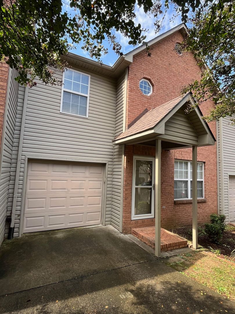 Knoxville 37923 - 2 bedroom, 2.5 Condo - Contact Kristie Hopwood (865) 233-6467
