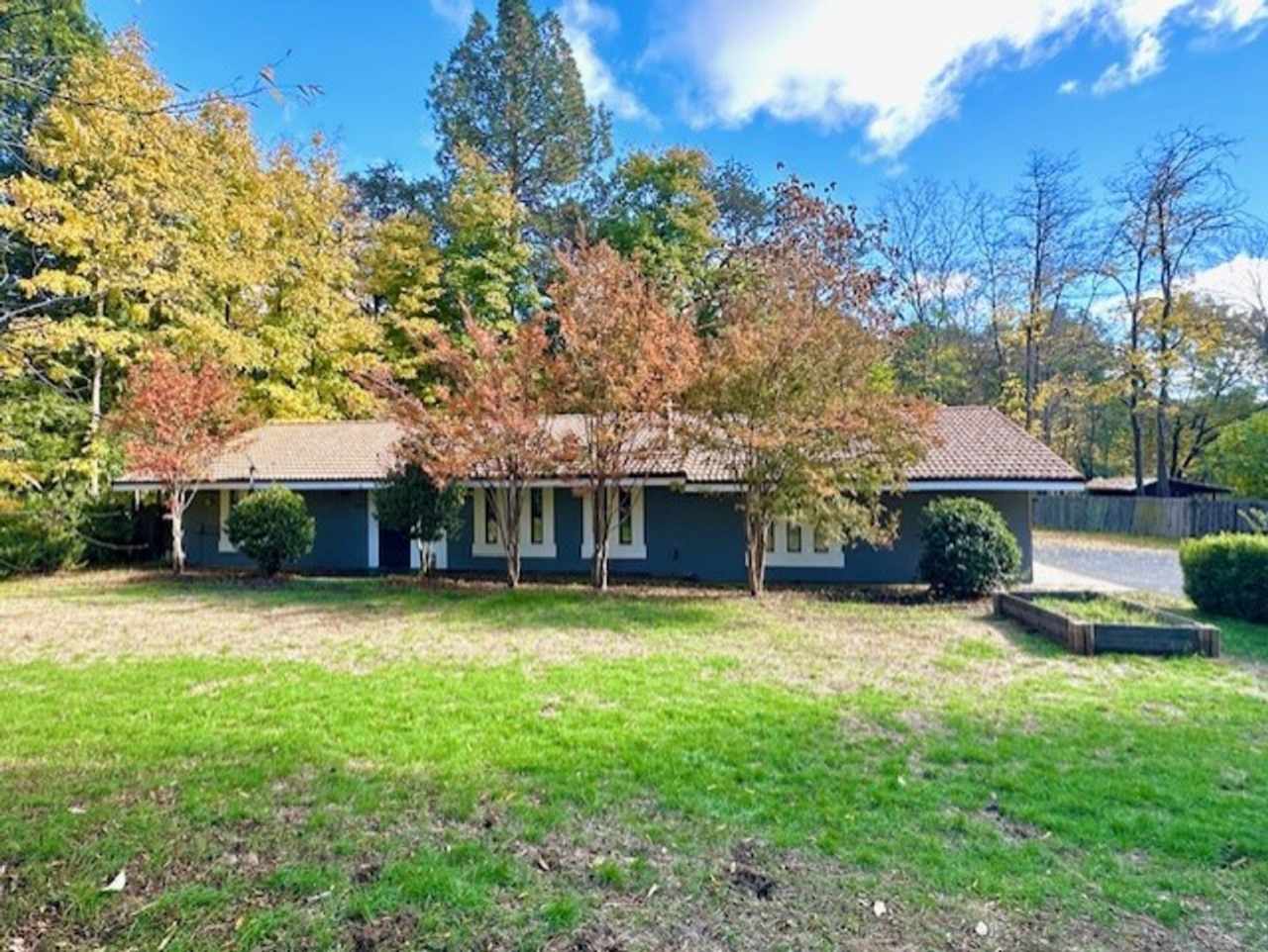 INCREDIBLE LOCATION!!! Quaint and Quiet and Roomy!