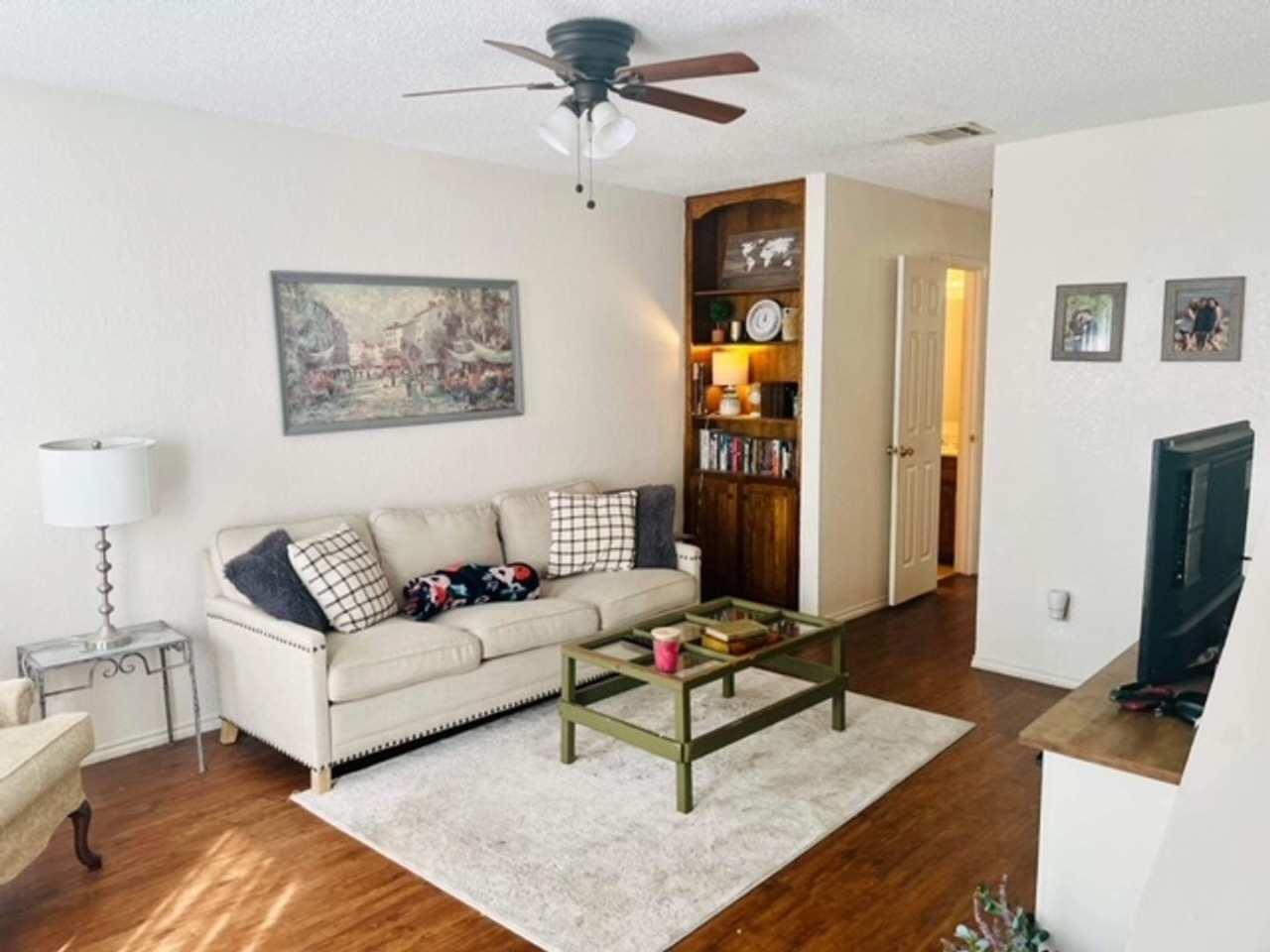 2 Bd / 2 Ba Townhome Minutes Away From Campus  Downtown!